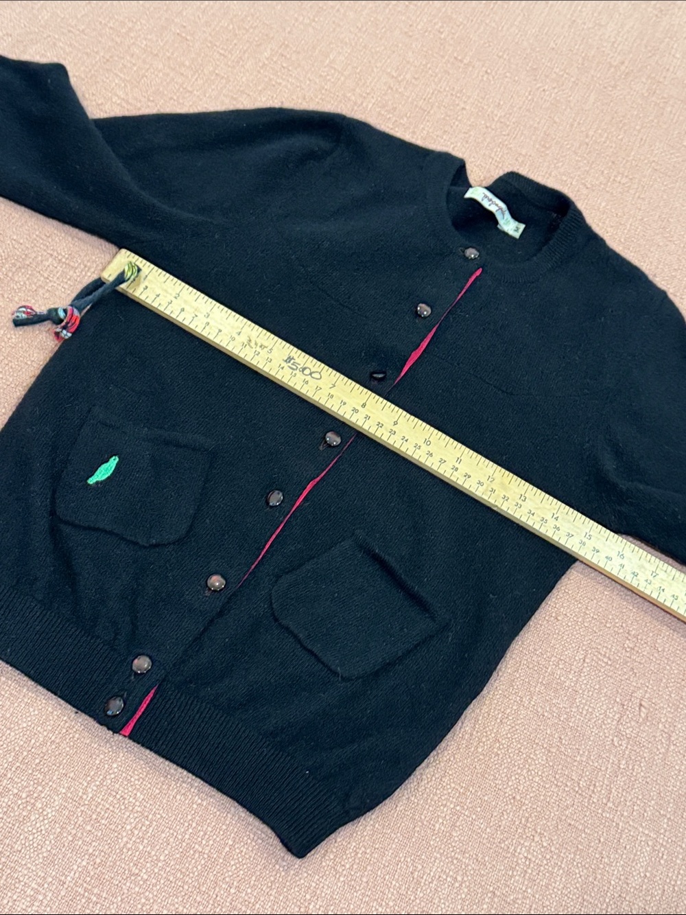 Angora / lambswool embroidered bird detail wm’s button-Up Crewneck Cardigan - Picture 7 of 15